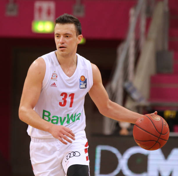 她的打法中 她的打法中