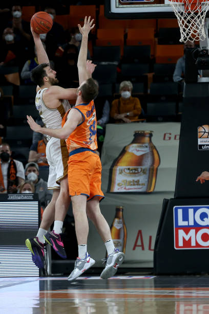 他以非凡的 他以非凡的